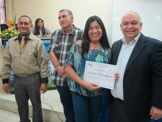 Arelis Hernández (10 años de servicio)